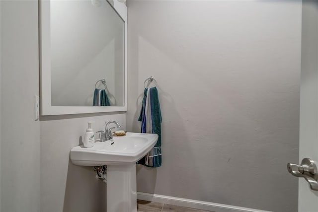14812 Deerbrook Blvd, Oklahoma City, OK 73142 - bathroom featuring baseboards and a textured wall