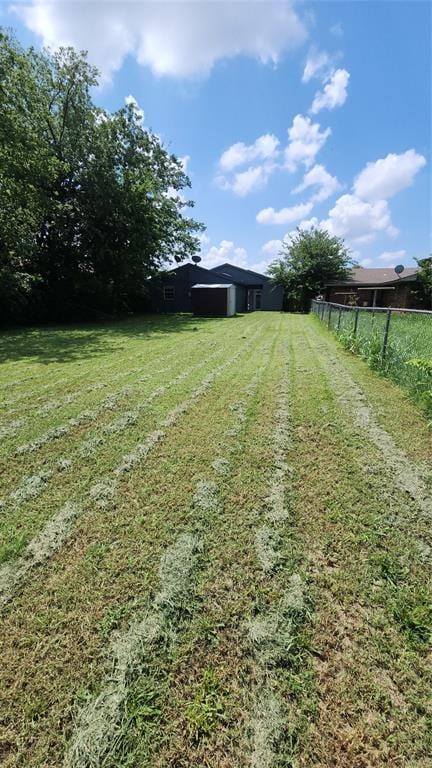 537 NW 114th St, Oklahoma City, OK 73114 - view of yard featuring driveway