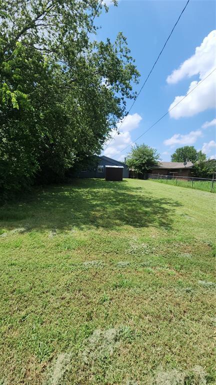 537 NW 114th St, Oklahoma City, OK 73114 - view of yard