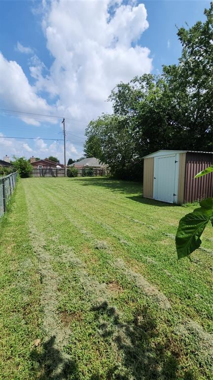 537 NW 114th St, Oklahoma City, OK 73114 - view of yard featuring a shed