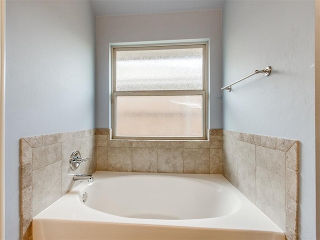 8025 Waters Edge Way, Del City, OK 73135 - full bath featuring a garden tub
