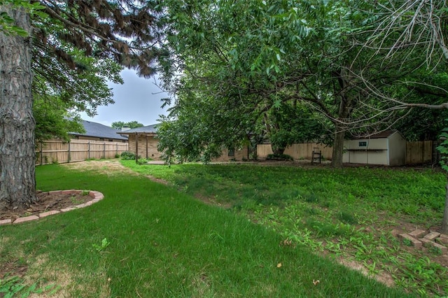 7913 Debar Cir, Oklahoma City, OK 73132 - view of yard featuring a storage shed