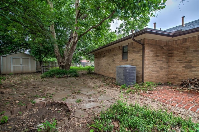 7913 Debar Cir, Oklahoma City, OK 73132 - view of yard featuring a storage unit