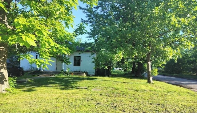 1142 NW 31st St, Oklahoma City, OK 73118 - view of grassy yard