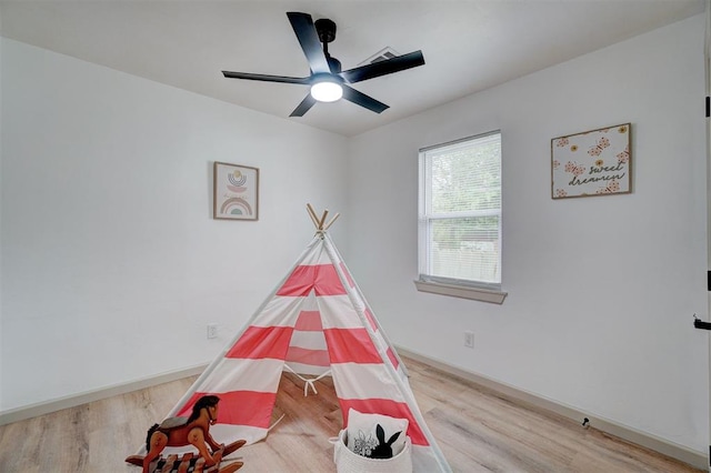 800 SW 26th St, Oklahoma City, OK 73109 - rec room with wood finished floors and a ceiling fan