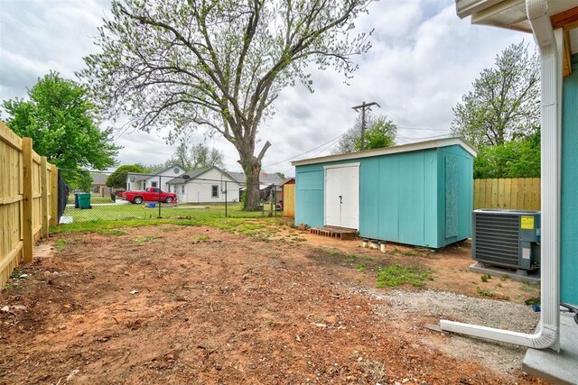 800 SW 26th St, Oklahoma City, OK 73109 - fenced backyard with a storage unit