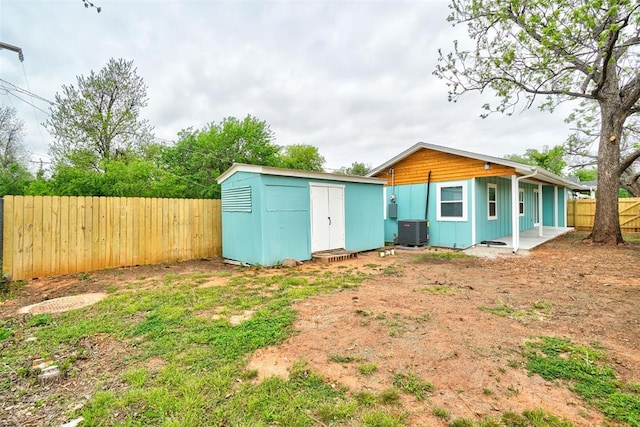 800 SW 26th St, Oklahoma City, OK 73109 - rear view of property with a fenced backyard and a storage unit
