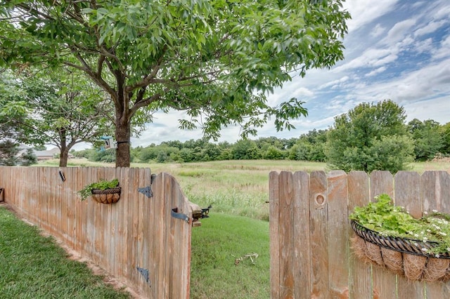 16204 Old Olive Way, Edmond, OK 73013 - view of yard