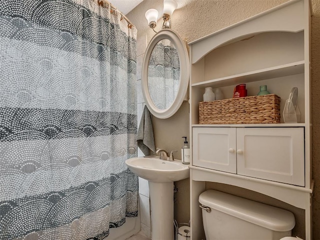 2028 Carlisle Rd, The Village, OK 73120 - bathroom with toilet and a shower with shower curtain