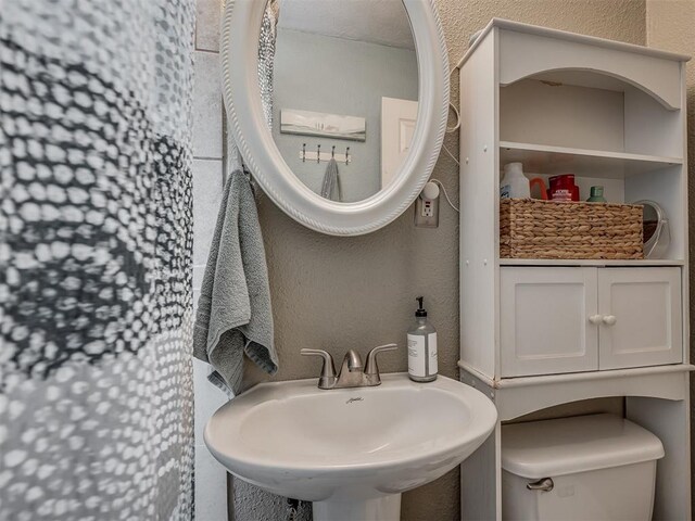 2028 Carlisle Rd, The Village, OK 73120 - bathroom with a sink and a textured wall