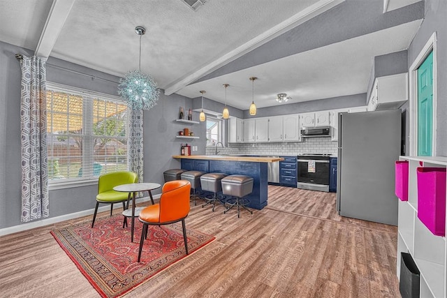 224 N Quail Run, Altus, OK 73521 - dining space featuring light wood-style floors and a textured ceiling