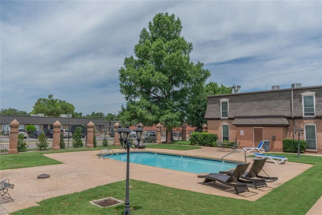 6100 N Brookline Ave Unit 20, Oklahoma City, OK 73112 - community pool featuring a patio