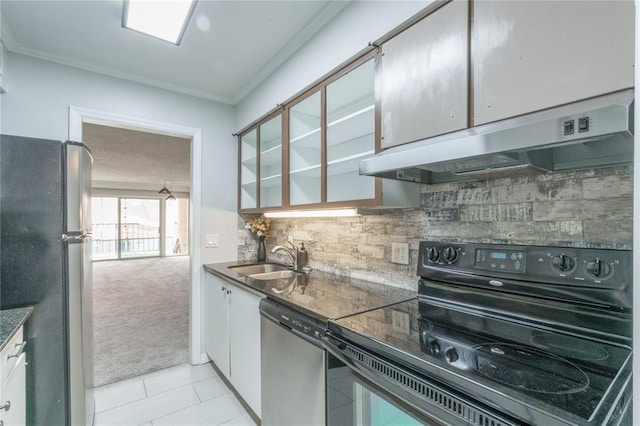 6100 N Brookline Ave Unit 20, Oklahoma City, OK 73112 - kitchen with appliances with stainless steel finishes, under cabinet range hood, dark countertops, ornamental molding, and light carpet