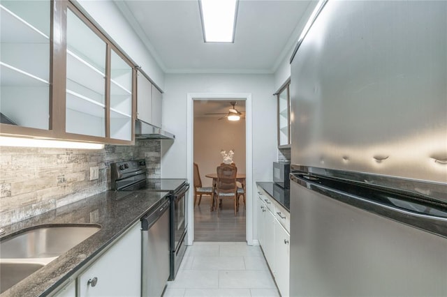6100 N Brookline Ave Unit 20, Oklahoma City, OK 73112 - kitchen featuring appliances with stainless steel finishes, under cabinet range hood, tasteful backsplash, white cabinets, and crown molding