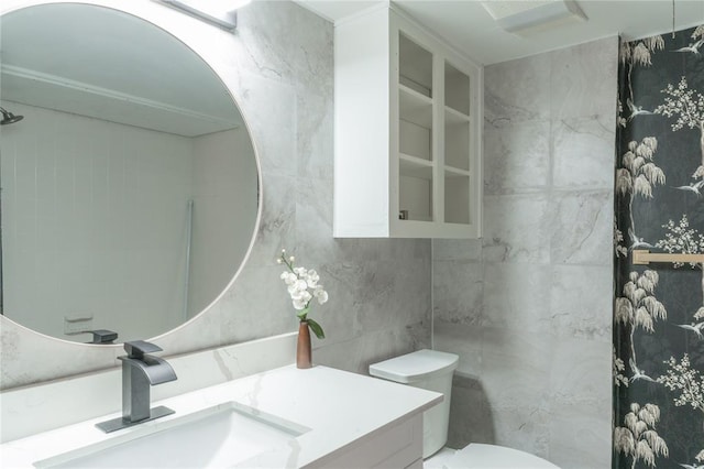 6100 N Brookline Ave Unit 20, Oklahoma City, OK 73112 - bathroom with vanity and tile walls