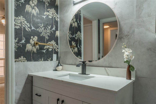 6100 N Brookline Ave Unit 20, Oklahoma City, OK 73112 - bathroom with vanity and wallpapered walls