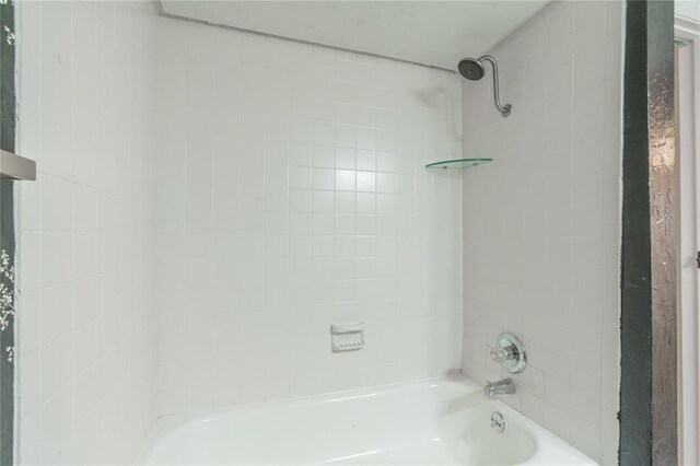 6100 N Brookline Ave Unit 20, Oklahoma City, OK 73112 - full bathroom featuring washtub / shower combination