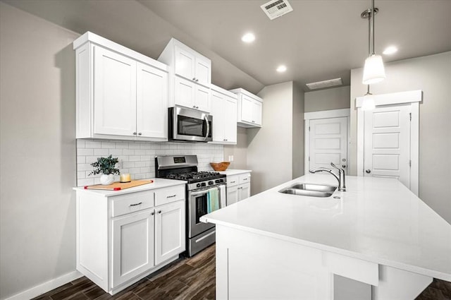 2020 Sara Vista Dr, Yukon, OK 73099 - kitchen with stainless steel appliances, dark wood finished floors, tasteful backsplash, light countertops, and recessed lighting