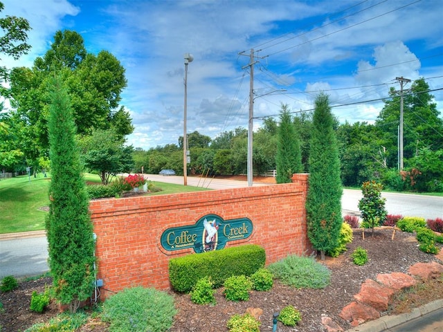 112 Lakeview Ct, Edmond, OK 73003 - view of community / neighborhood sign