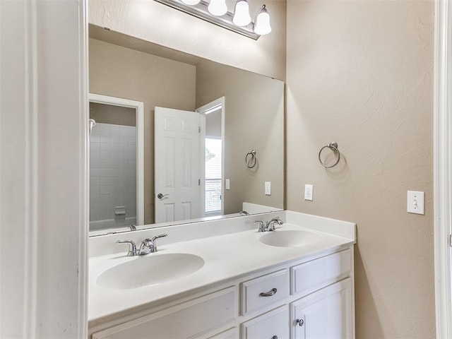 112 Lakeview Ct, Edmond, OK 73003 - bathroom featuring double vanity