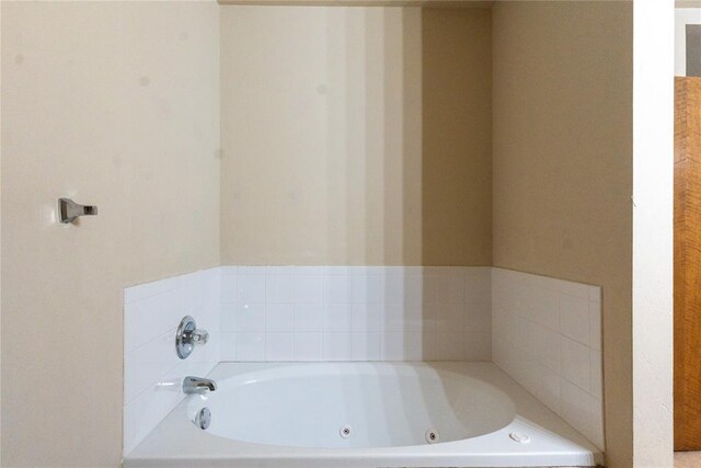 2728 SE 93rd St, Moore, OK 73160 - full bath with a tub with jets