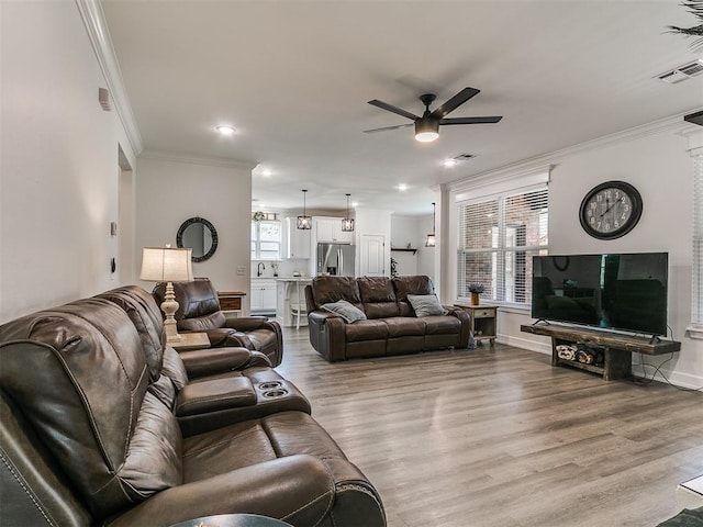11712 Muirfield Ln, Guthrie, OK 73044 - living area featuring ornamental molding, a ceiling fan, wood finished floors, and recessed lighting