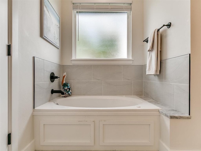 11712 Muirfield Ln, Guthrie, OK 73044 - full bath featuring a garden tub