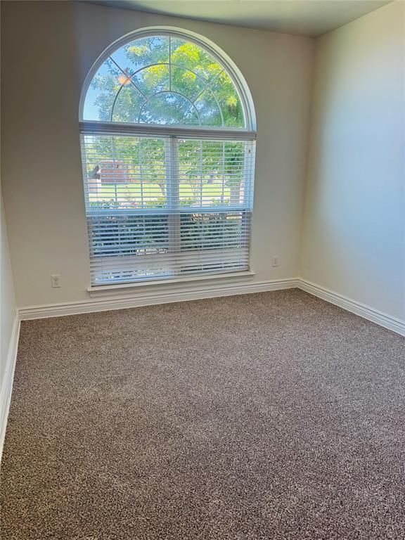 10813 Middlesbrough Ln, Yukon, OK 73099 - photo 17