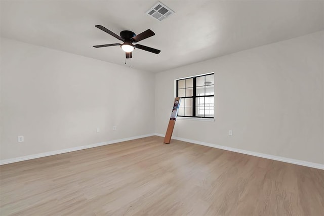 1712 N 4th St, Sayre, OK 73662 - spare room with light wood-style floors and a ceiling fan
