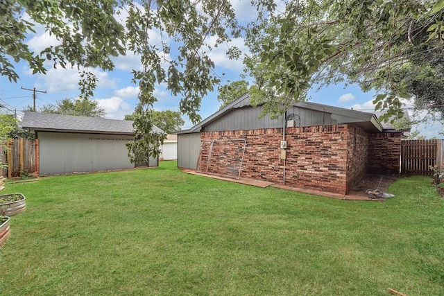 1712 N 4th St, Sayre, OK 73662 - view of yard