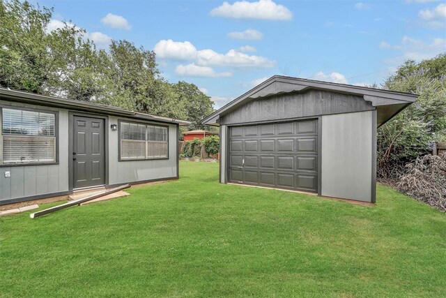 1712 N 4th St, Sayre, OK 73662 - view of detached garage