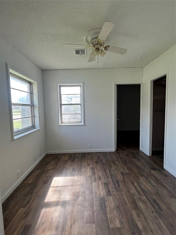1708 W Modelle Ave, Clinton, OK 73601 - unfurnished room featuring dark wood-style floors and a ceiling fan