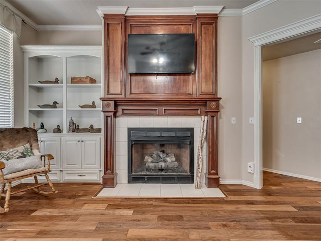1810 Sandpiper Dr, Blanchard, OK 73010 - detailed view of crown molding, wood finished floors, and a fireplace