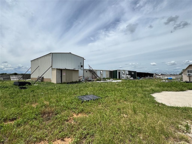 17871 E 1200th Rd, Erick, OK 73645 - view of yard with a pole building and an outdoor structure