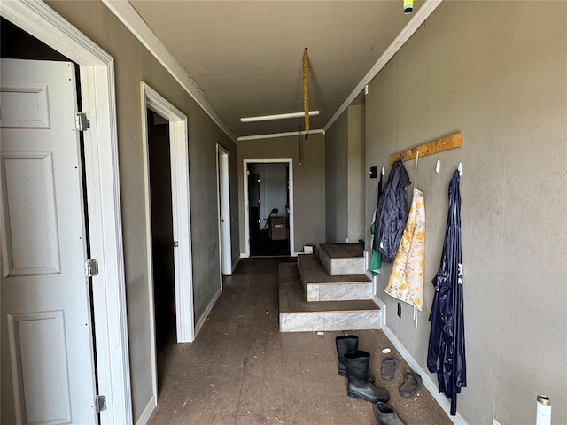 17871 E 1200th Rd, Erick, OK 73645 - corridor with baseboards and crown molding