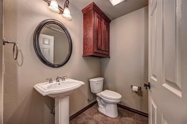 1865 Buckskin Ct, Blanchard, OK 73010 - half bath with baseboards and toilet