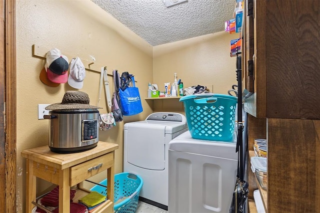 349760 E 970th Rd, Sparks, OK 74869 - washroom featuring independent washer and dryer, a textured ceiling, and wood finished floors