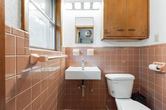 320 E 13th St, Edmond, OK 73034 - bathroom featuring tile walls and wainscoting