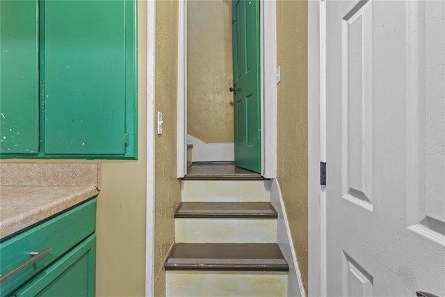 625 N Broadway St, Hydro, OK 73048 - view of staircase