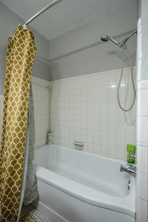 1701 Andover Ct, The Village, OK 73120 - full bathroom featuring shower / bathtub combination with curtain