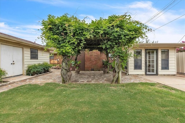 829 Arnold Ave, Moore, OK 73160 - view of yard with a patio
