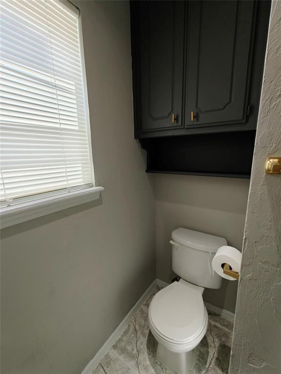 11208 NW 113th St, Yukon, OK 73099 - bathroom with healthy amount of natural light