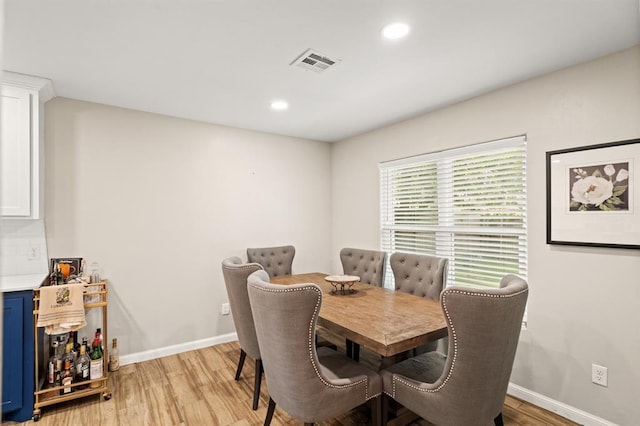 104 N Ramblin Oaks Dr, Moore, OK 73160 - dining area featuring light wood-style floors and recessed lighting