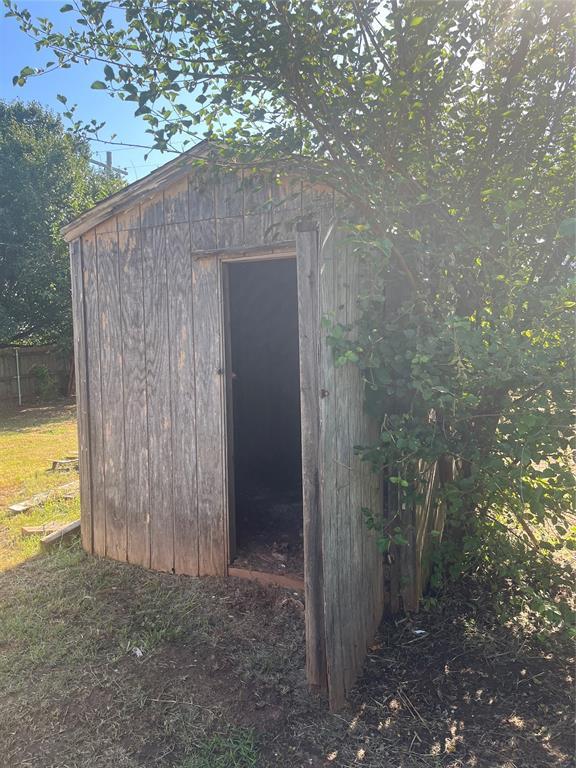 505 S Jackson Ave, Blanchard, OK 73010 - view of shed