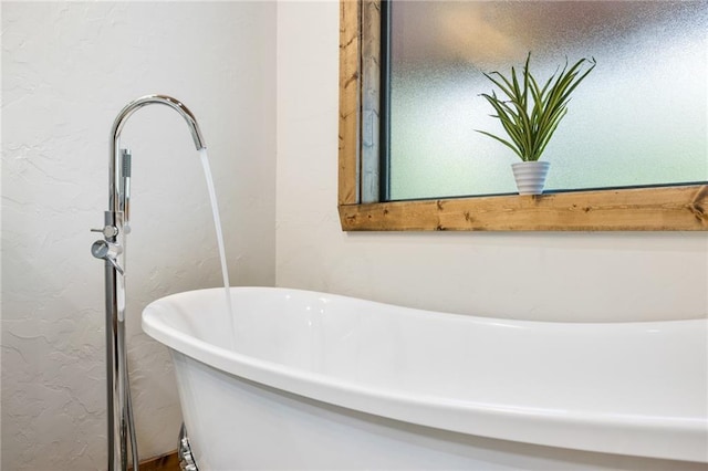 306 Gnarly Maple Trl, Broken Bow, OK 74728 - full bath featuring a freestanding bath and a textured wall