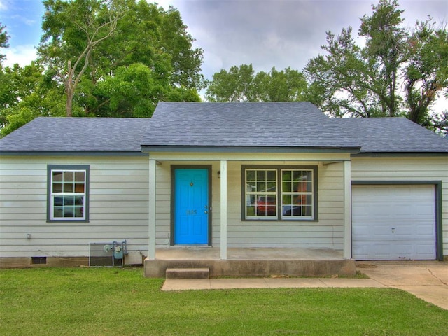 1125 E Fay St, Shawnee, OK 74801 - single story home featuring an attached garage, a shingled roof, a front lawn, and concrete driveway