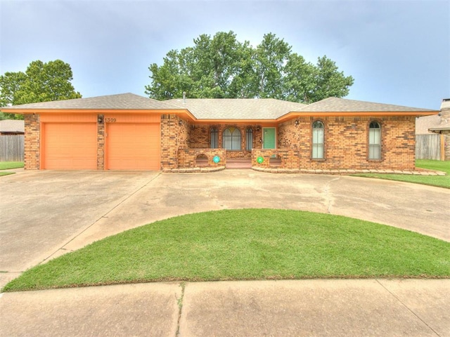 1309 Cedarbrook Ln, Moore, OK 73170 - photo 1