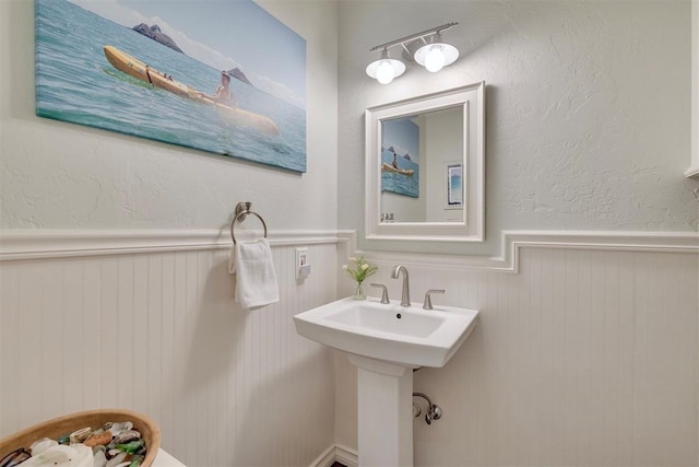 4201 Echohollow Trl, Edmond, OK 73025 - bathroom featuring wainscoting and a sink