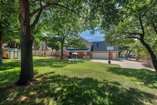 4201 Echohollow Trl, Edmond, OK 73025 - view of yard featuring a storage shed, a garage, and driveway
