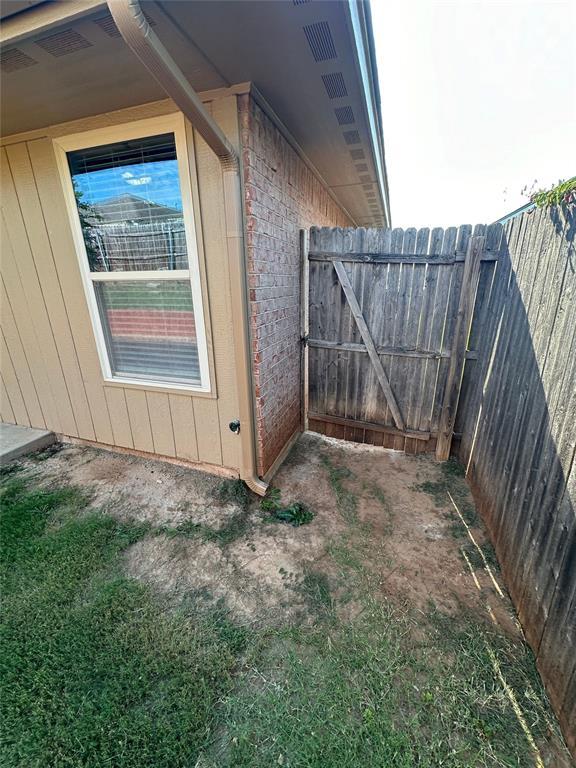 3600 Green Apple Pl, Moore, OK 73160 - view of side of home